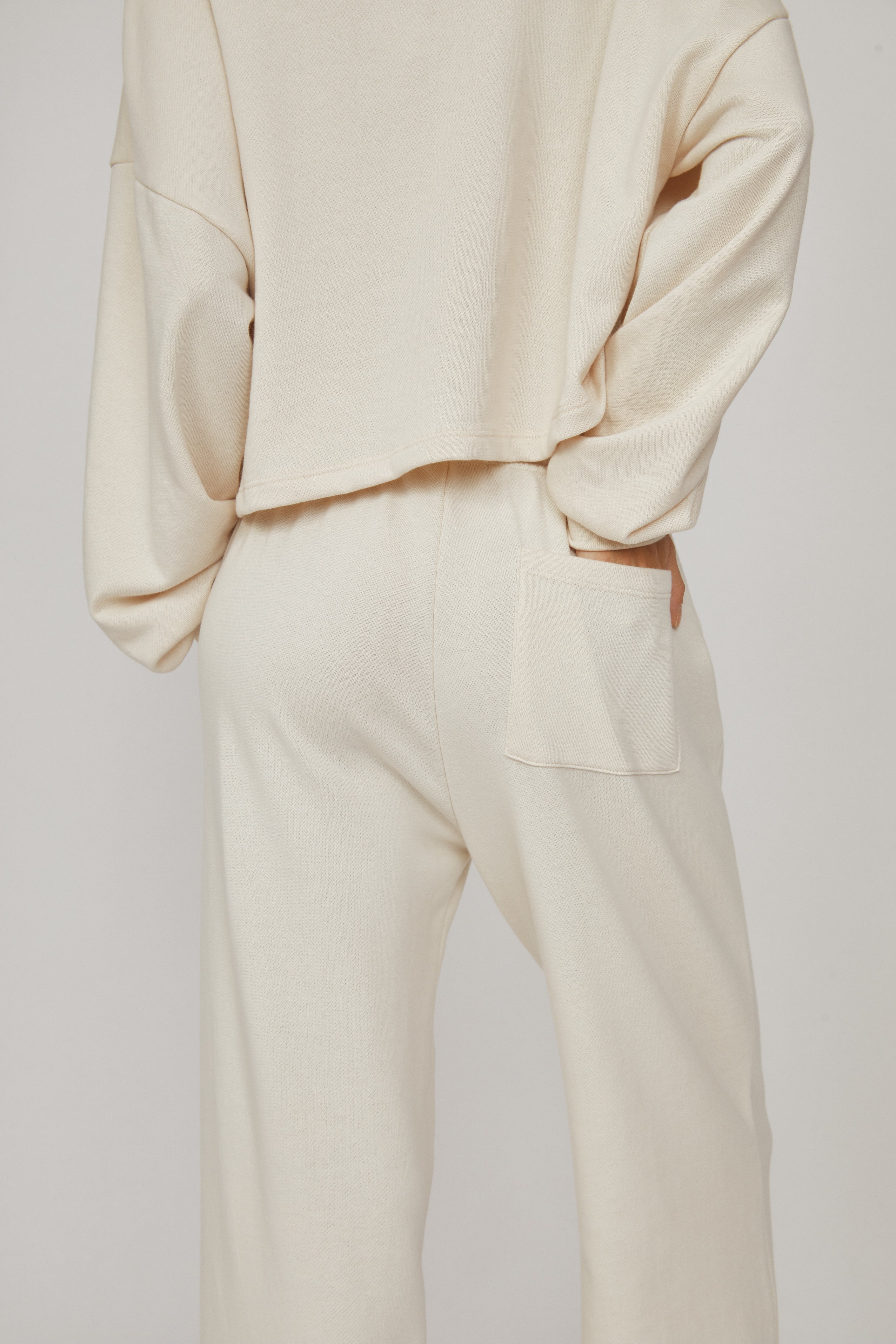 SweatshirtTalia-crema3_5a800dc3-6afc-4c85-8fd6-f8a99501adca.jpg